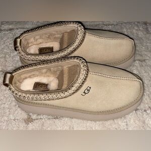 ***NEW IN BOX*** UGG Tazz Mustard Seed Size 8
